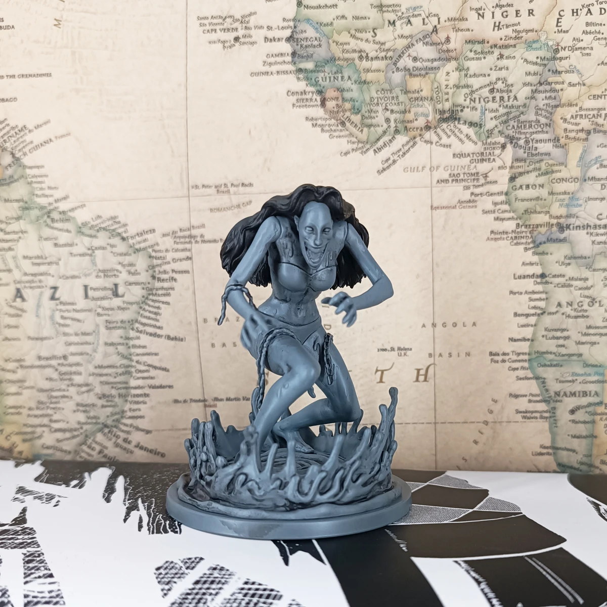 8 teile/satz (7 + 1) Horror Comic Junji Ito Tomie Slug Mädchen Scarecrow Pocket Curse Abbildung Modell Original Sammlung Blind Box