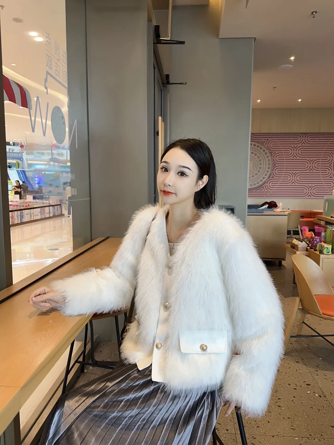 New High-end Small fragrant fur Coat For women 2026 Autumn/Winter New Imitating Fox fur Fashion Young style Short Loose Fur Top