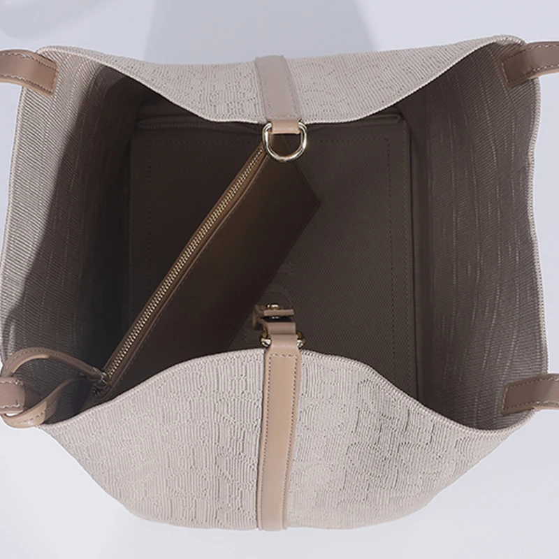 CH Minimalist Design Stylish Slim Wallet Chic Premium Texture Compact Multi Slot Women Accessory Trendy Daily Use