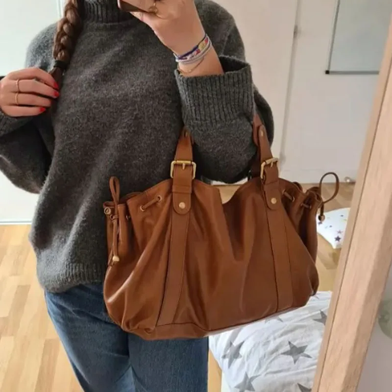 Vintage Large Capacity Women Shoulder Bags Retro Rivet Lady Handbags Tote Bag Luxury Soft Pu Leather Crossbody Bag