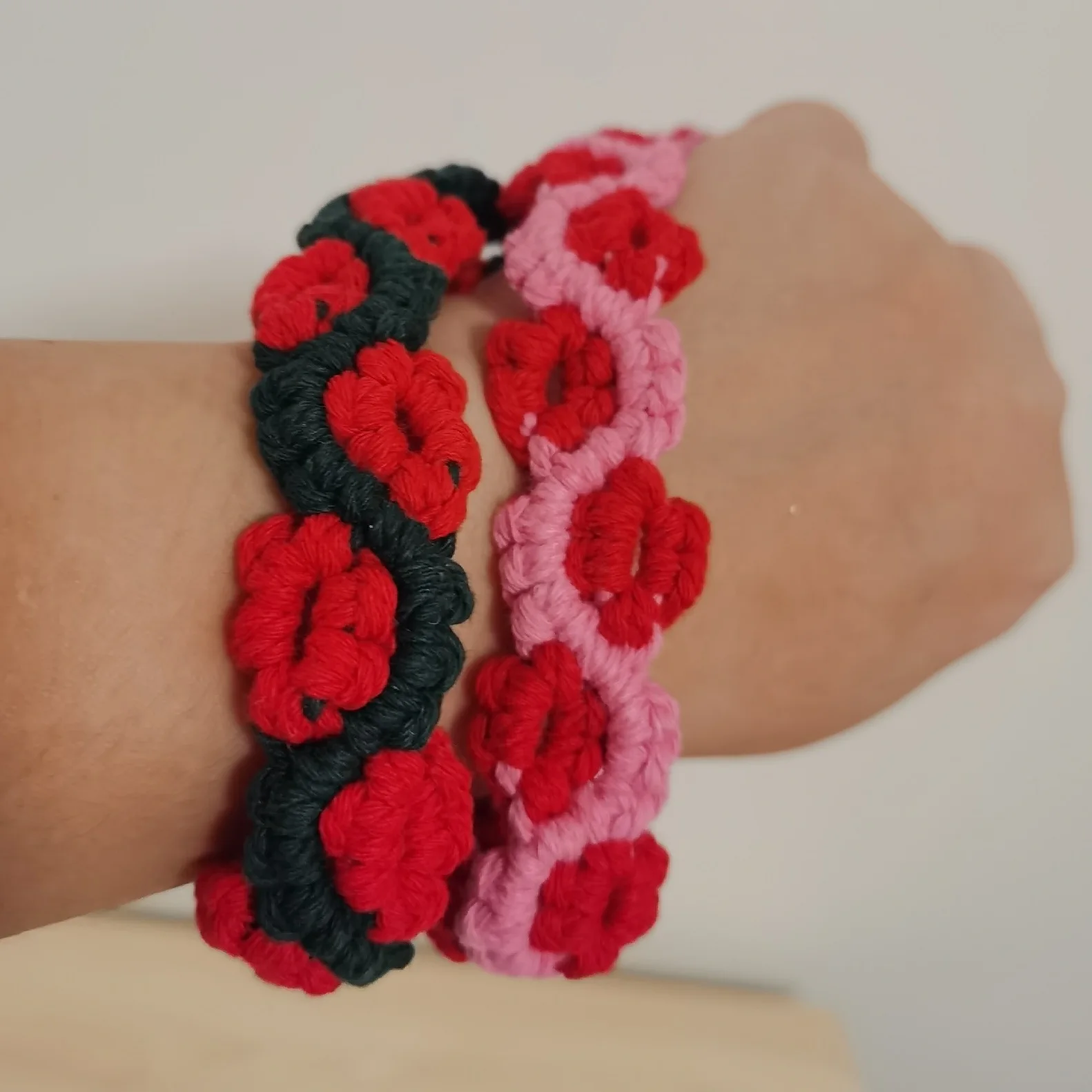 Flower rose pendant keychain worn on the wrist Bohemian hand woven flower keychain bag pendant decoration