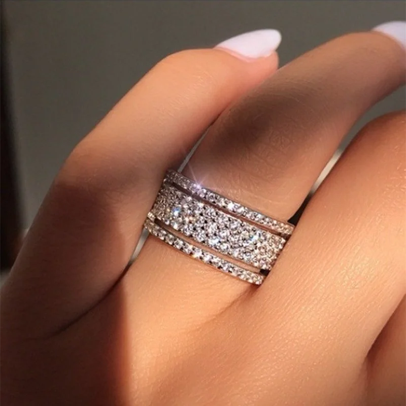 Luxury Metal Craftsman Set White Zircon Ring for Ladies Travel Reception