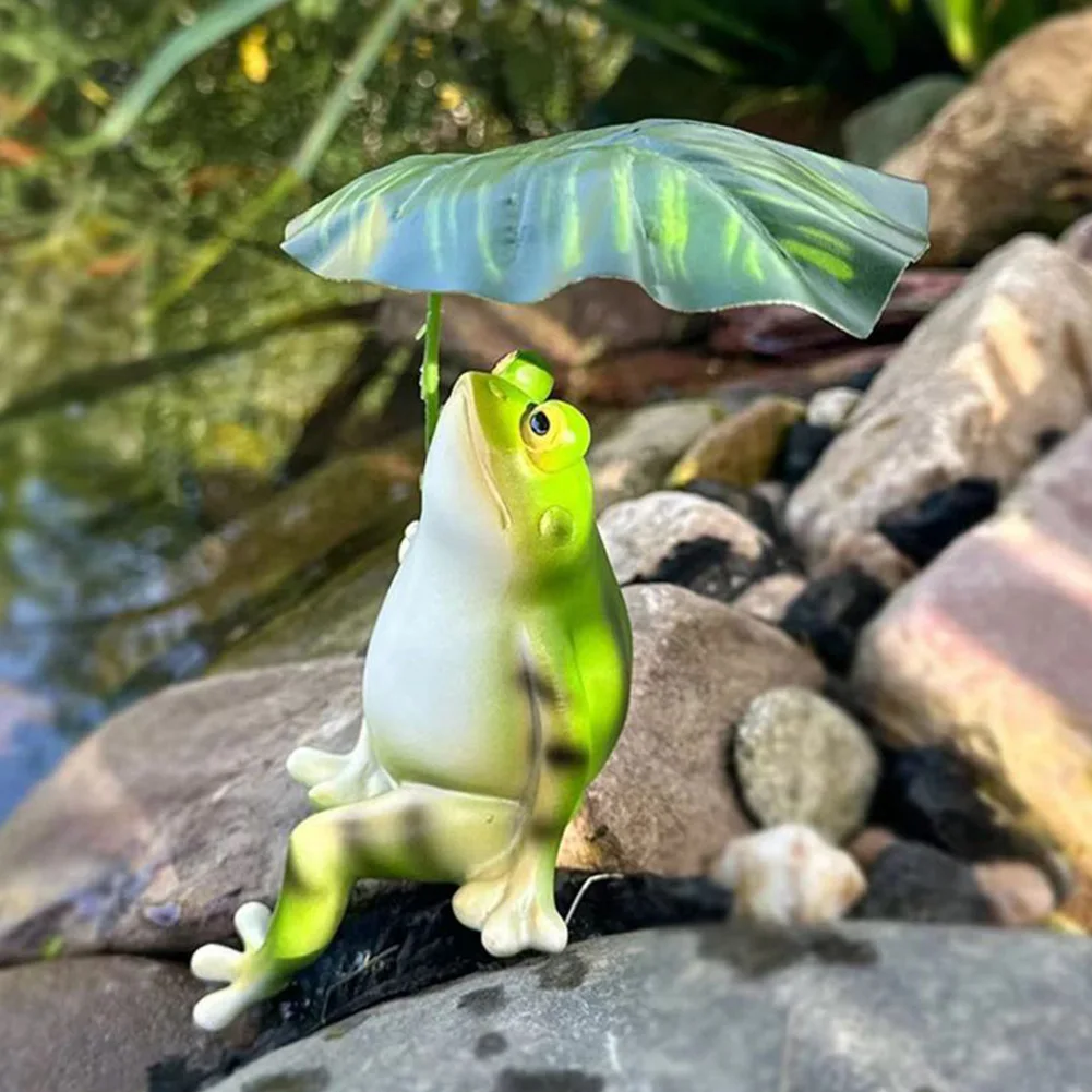 Frog Garden Statue Fish Pond Decoration Holding A Leaf Resin Frog Figurine Realistic Cute Animal Miniature for Home Office