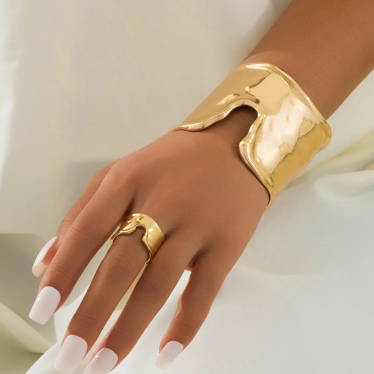 

Vintage Gold Plated Irregular Wide Open Ring&Bracelets for Women Exaggerated Party Accessories Fashion Jewelry Sets