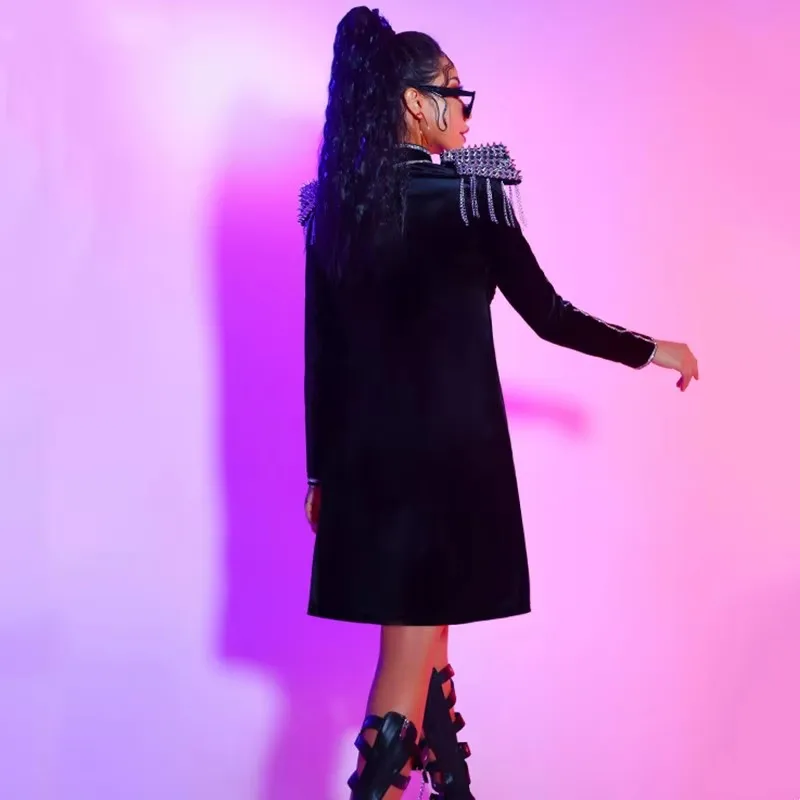 Catene con rivetti neri da donna Mantello Body 2 pezzi Abbigliamento per squadra di danza jazz Bar Discoteca Cantante Ballerino Costume per spettacoli teatrali