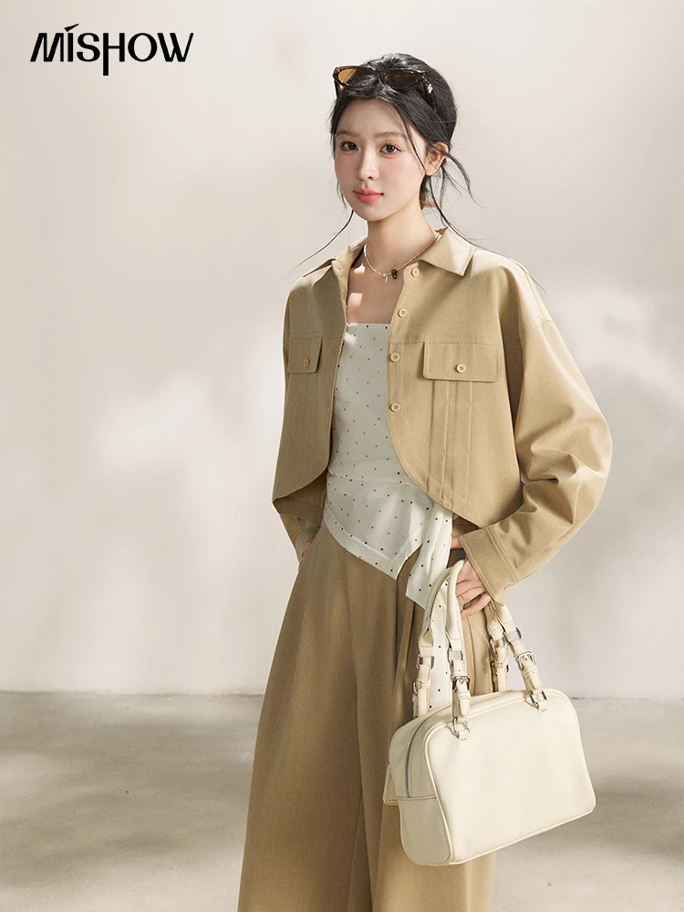 

Женский комплект MISHOW из трех предметов цвета хаки: укороченный жакет с отложным воротником, жилет в горошек с асимметричным узором, брюки с широкими штанинами MXF13T1478