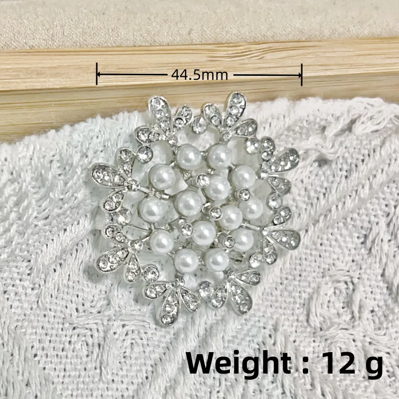 Trendy Elegant Crystal Flower Brooches Pearl Rhinestone Clothing Brooch Luxury Metal Lapel Pins For Lady Wedding Jewelry Gifts