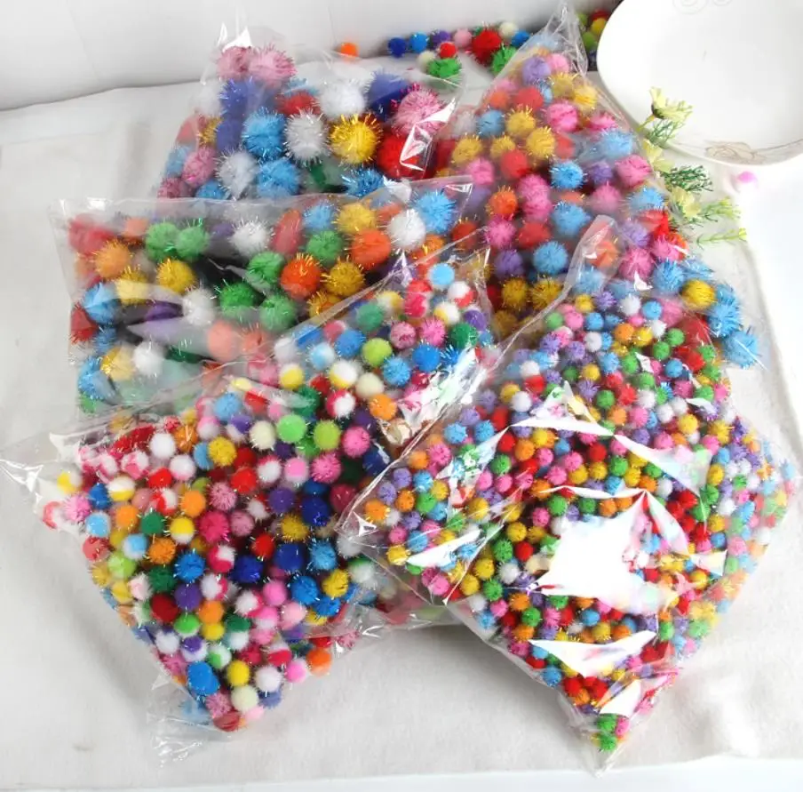 Imagem -02 - Bolas de Pompom Glitter para Artesanato Faça Você Mesmo Pompom Brilho Brilho Decoração do Partido Cores Sortidas 4cm 300 Pcs