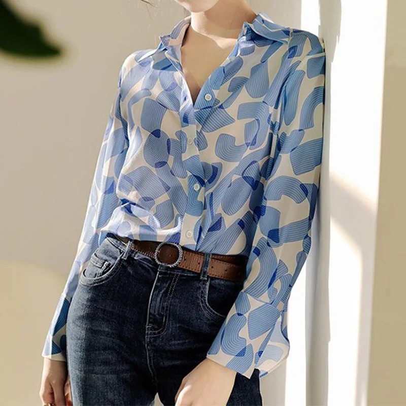 Camisa azul de manga comprida feminina, estampada elegante, gola virada para baixo, blusa de botão de emenda, roupas para primavera e outono