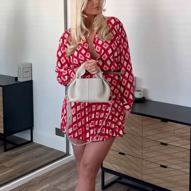 

KONDALA-женский повседневный комплект с красным принтом, рубашки на пуговицах с геометрическим принтом, мини-юбка с поясом, новинка 2025, модный летний осенний женский комплект