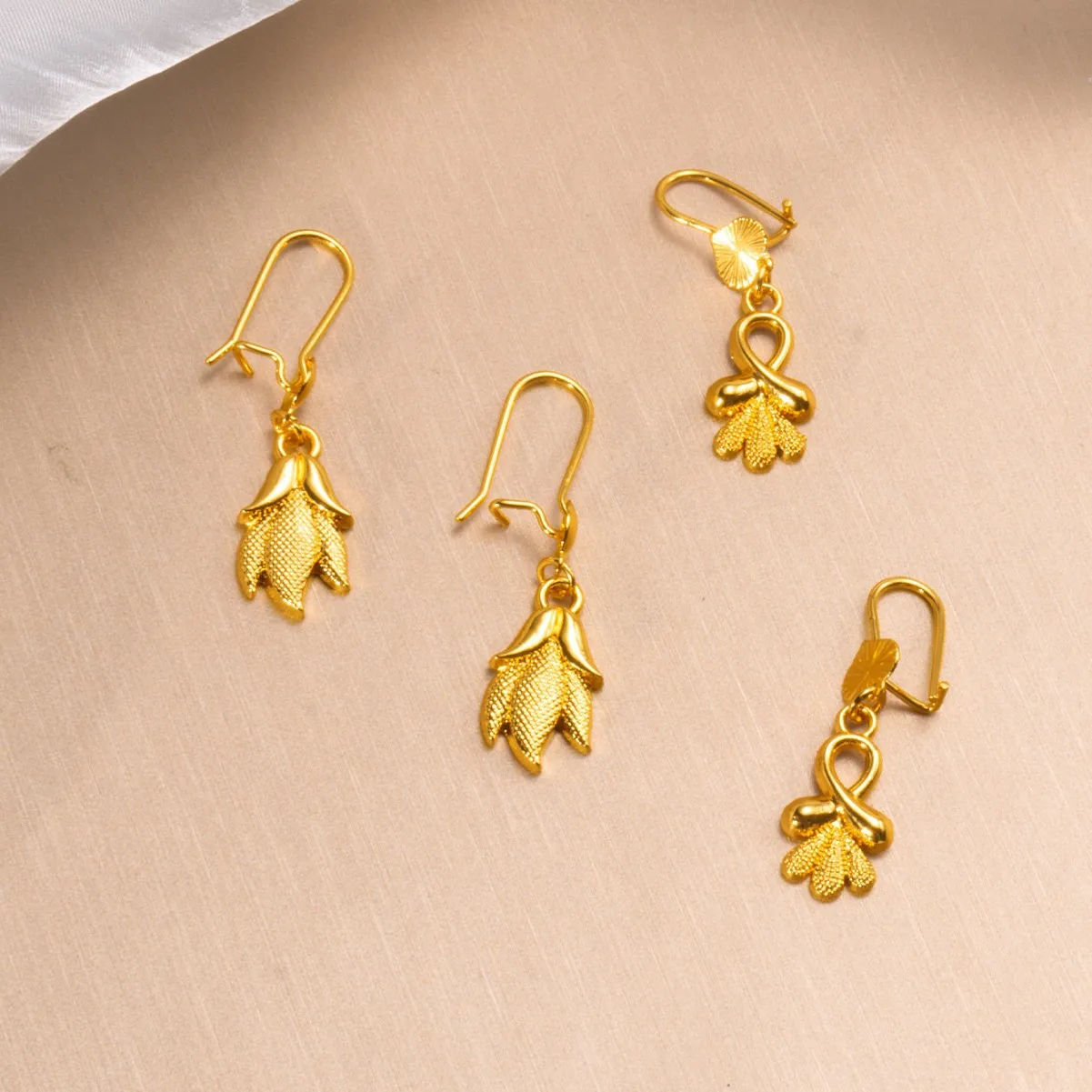 Shajin Ladies Bohemian Leaf Earrings Women's Fashion 24K Gold Leaf Earrings Premium Sense Will Not Fade For A Long Time