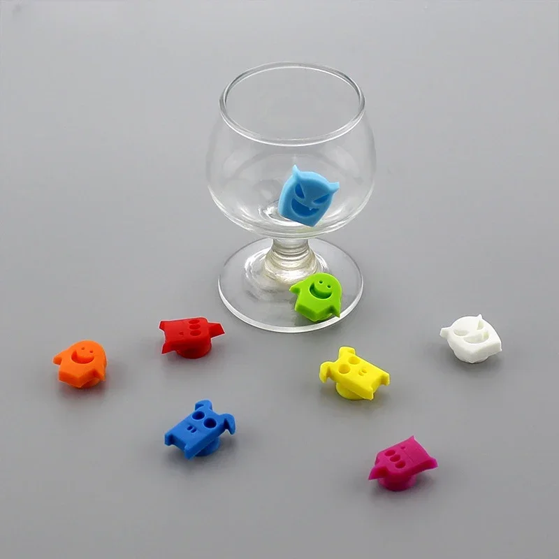 8 Uds Gel de sílice de dibujos animados 3D marcador de copa de vino de Halloween reconocedor de copa diferencial de champán rojo con ventosas cóctel