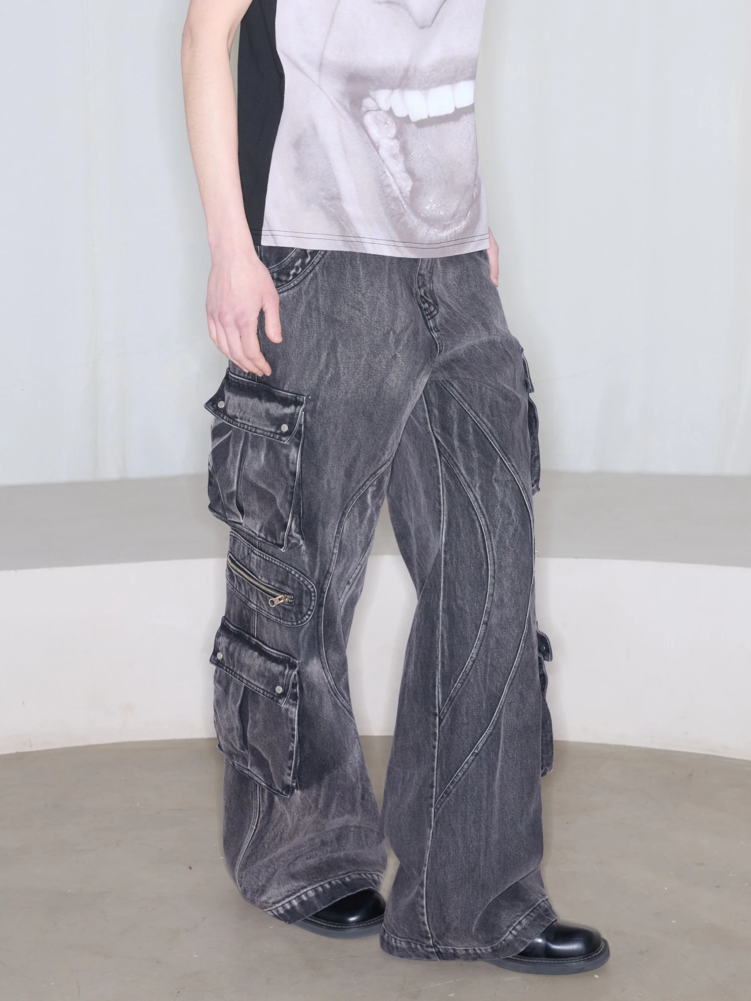 

CasseSango Vintage Washed Loose Flared Zipper Design Workwear Jeans Multiple Pockets Heavy Duty Casual Denim Trousers