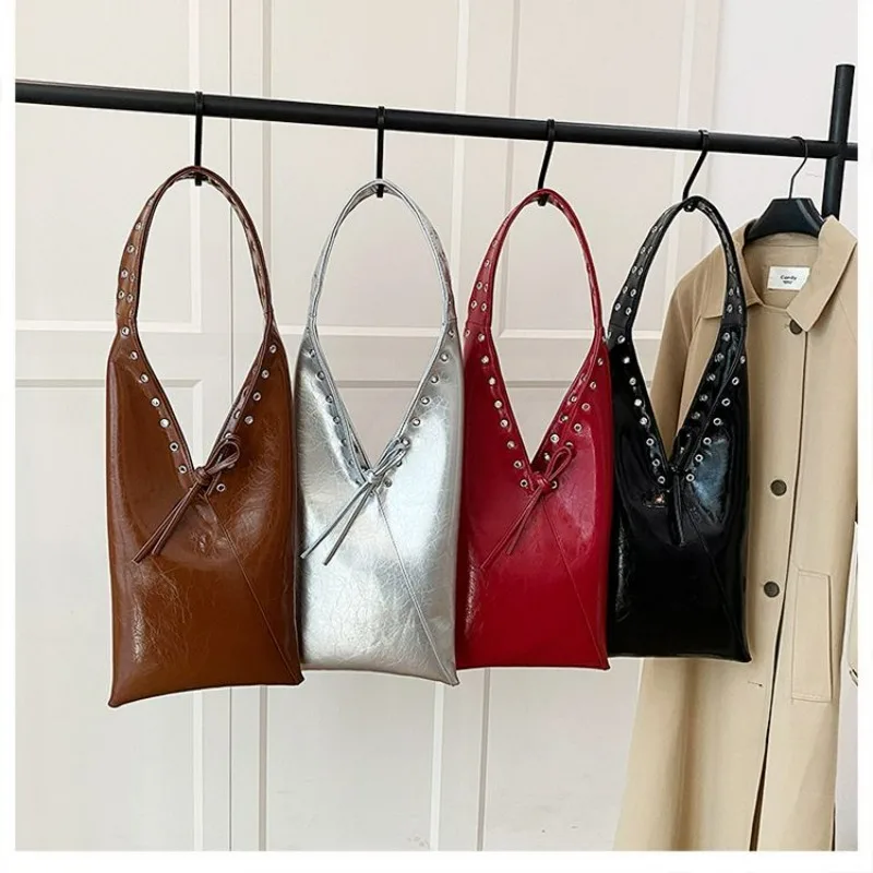 French Light Luxury Bucket Bag Internet Celebrity Armpit Women's Bag Hot-selling Oil Wax Leather Hand Bag Women's Simple Casual