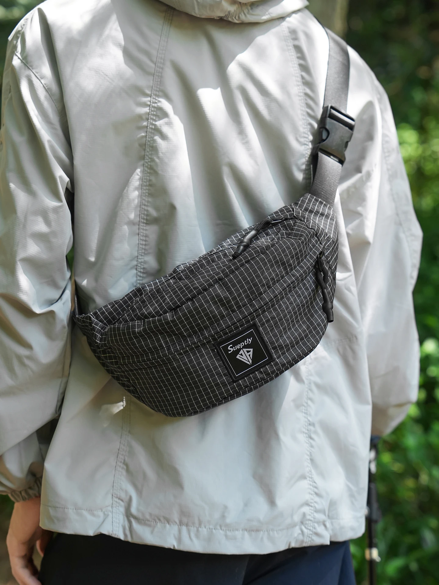 

Lightweight Outdoor Sports Chest Bag Men's Waterproof Hiking Mountain Bag Casual Lightweight Commuting Crossbody Bag Women's ...