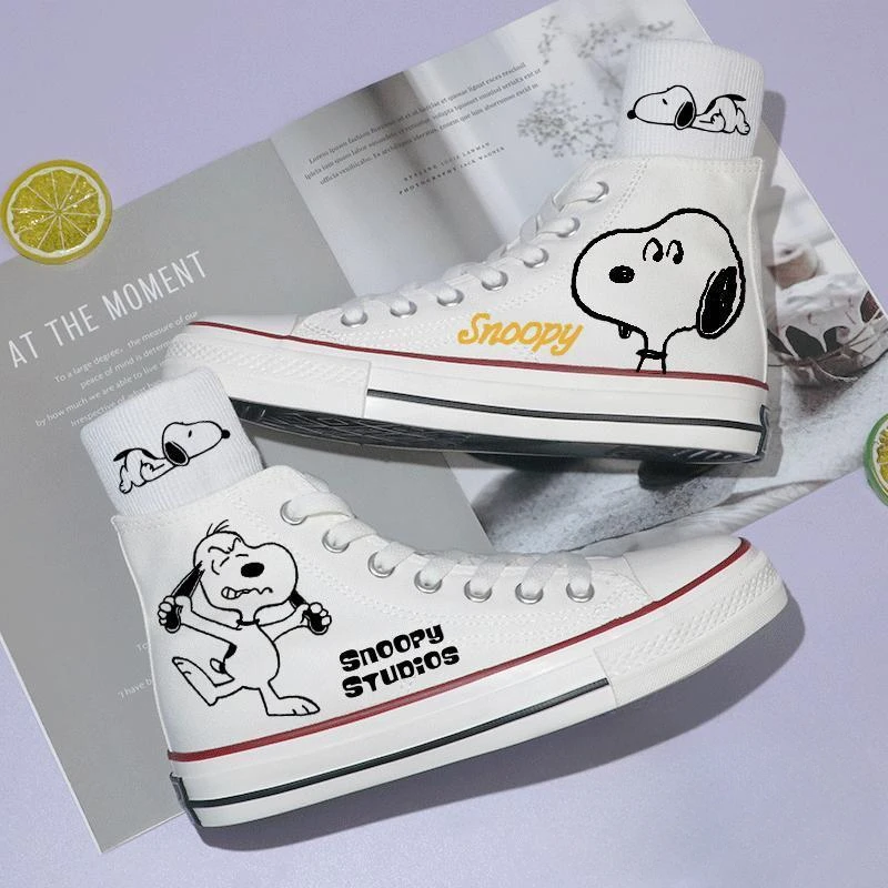 Trendy, versatile, creative and personalized Snoopy Charlie Brown anime character canvas shoes, cute kawaii cartoon sneakers