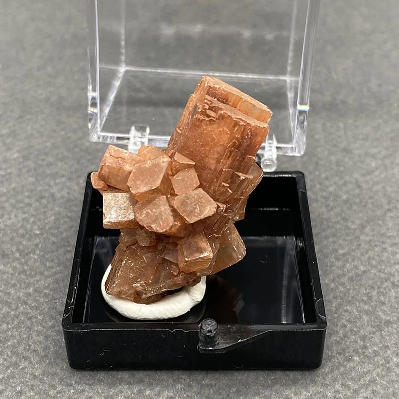 

100% натуральный aragonite колонны, кристаллы, минеральные образцы, камни + размер коробки: 35*35*35 мм