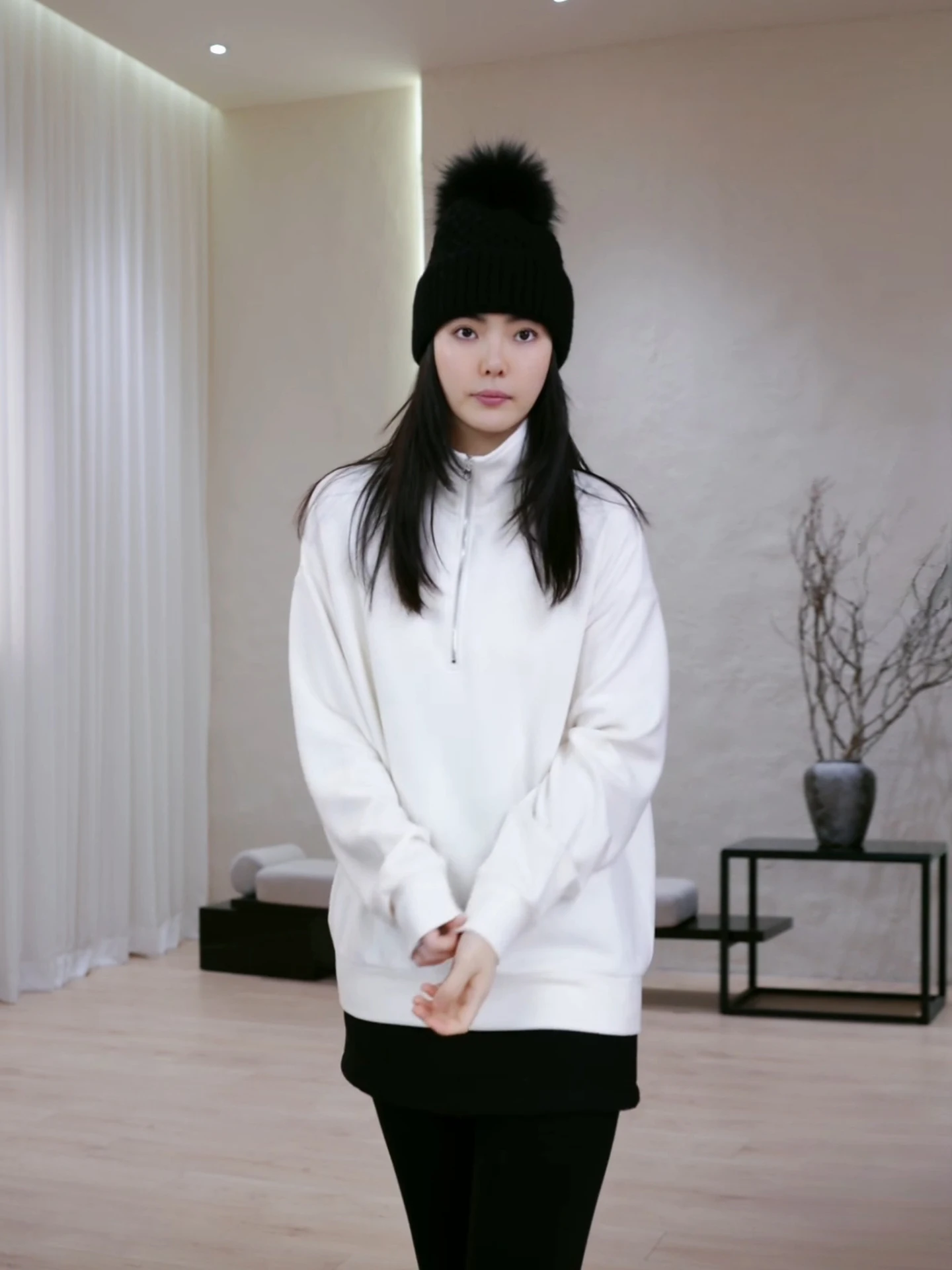 

Новинка 2026: Женский повседневный свитшот с воротником-стойкой, на молнии, с дизайнерскими элементами на плечах, для работы и отдыха.