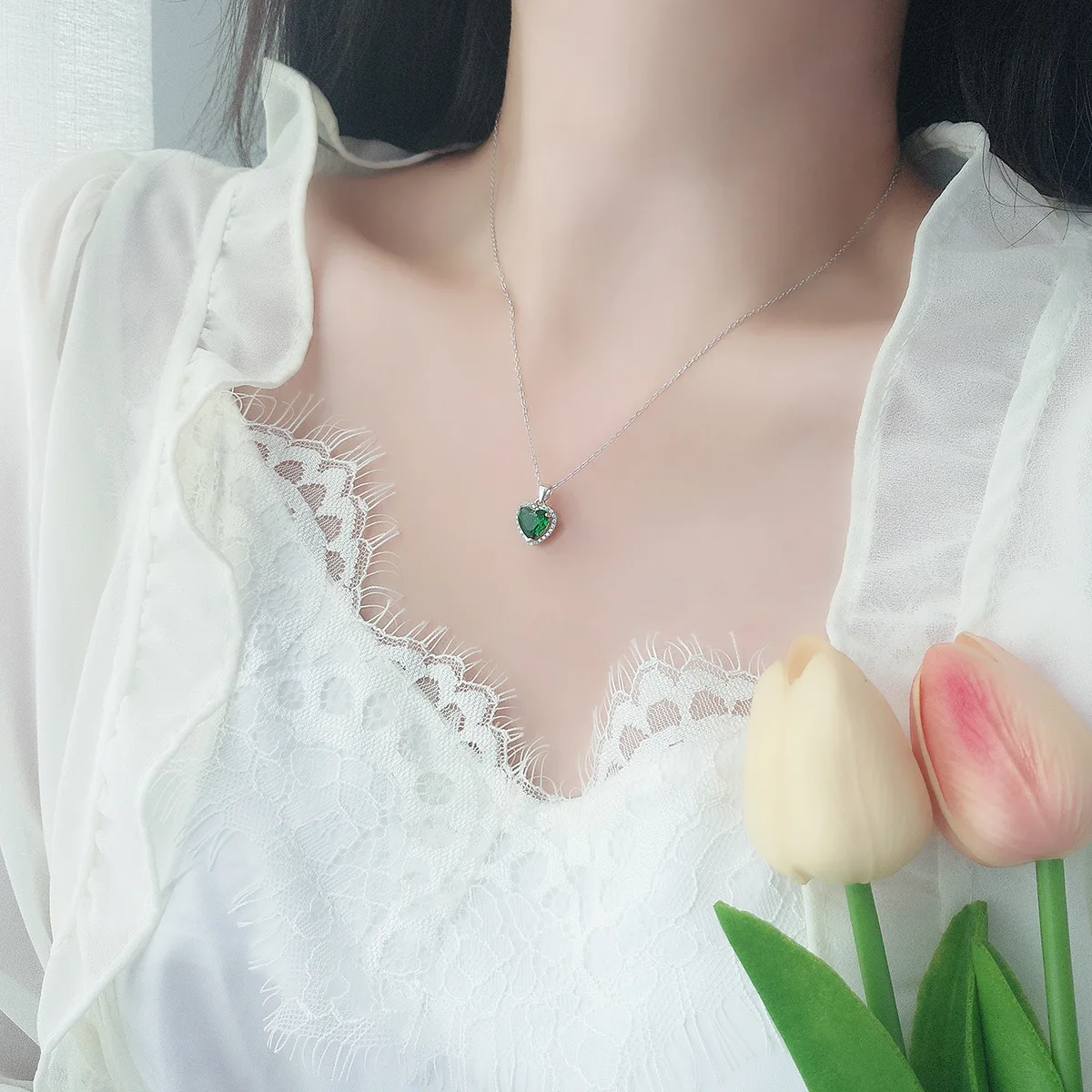 High-end s925 Sterling Silver Necklace with Grandmother Green Gemstone Heart-shaped Pendant for Women