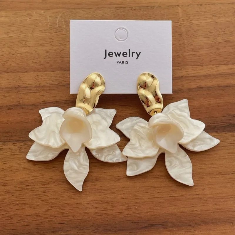 Unique Gardenia Design Elegant Flower Earrings Exaggerate Acrylic Flower Drop Earring Fashion Jewelry Wholesale Custom Packaging view 3