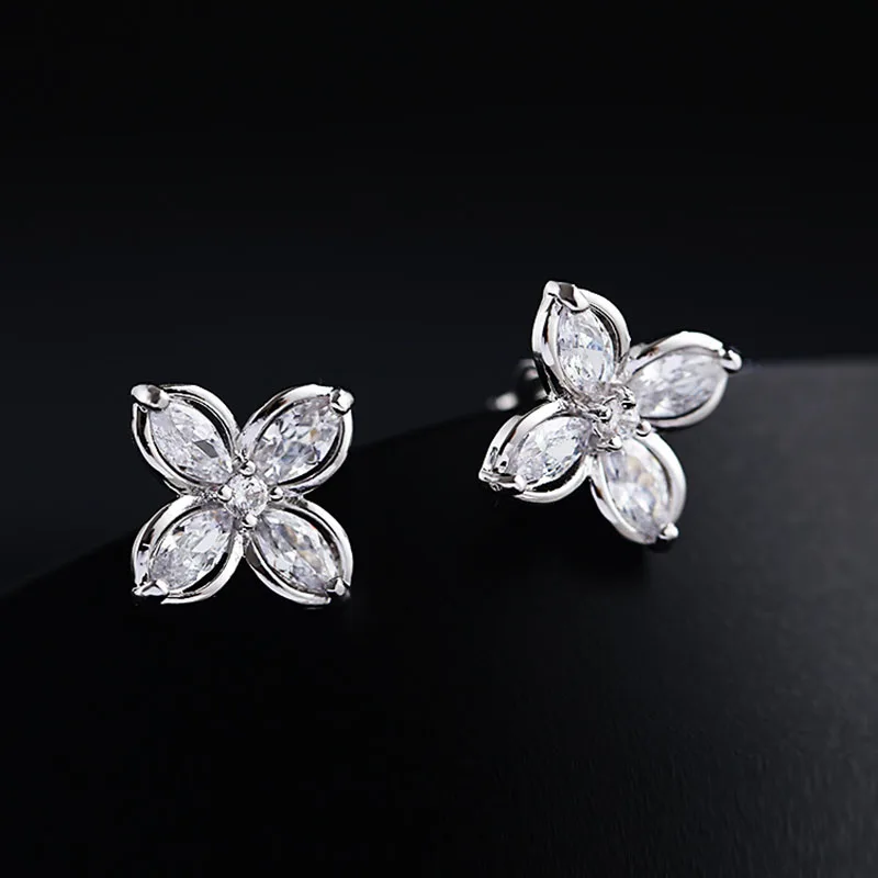 2023 Fashion Transparent Crystal Petal Ear Clip Earrings, Suitable for Women\'s Zircon Star False Cartilage Perforated Jewelry