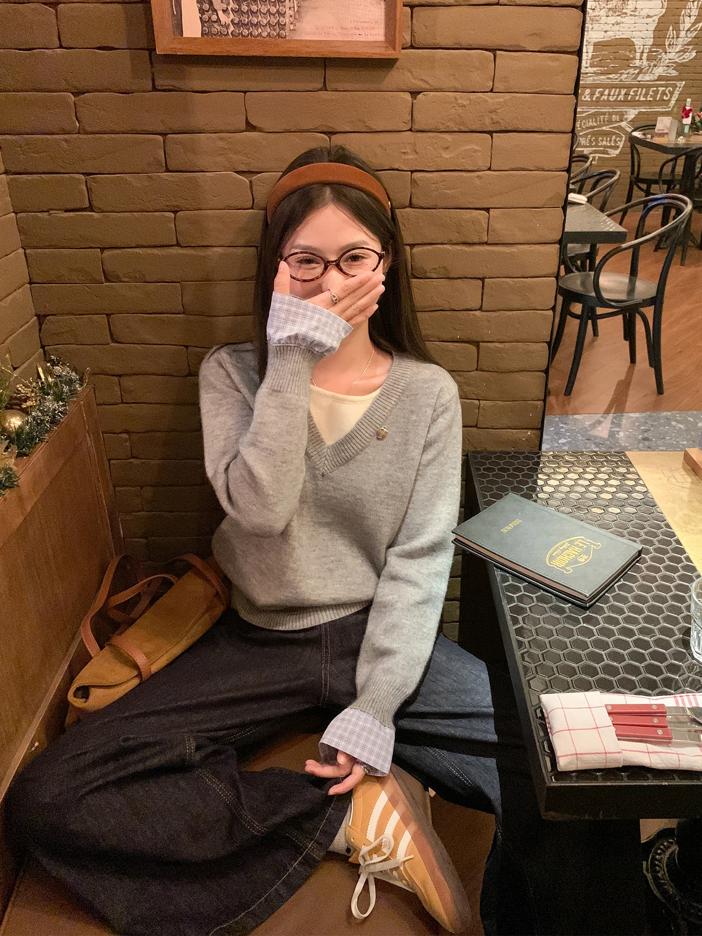 

Серый вязаный женский свитер с V-образным вырезом и длинными рукавами, повседневный стиль, свободный крой, осенняя новинка, мягкий и уютный свитер