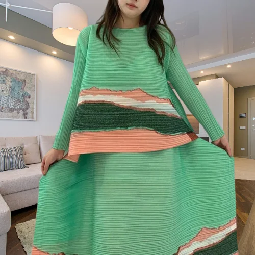 

Miyake Summer New Loose Long-sleeved Top, Covering The Meat and Showing Thinness, Large Size Covering The Skirt, Pleated Set.