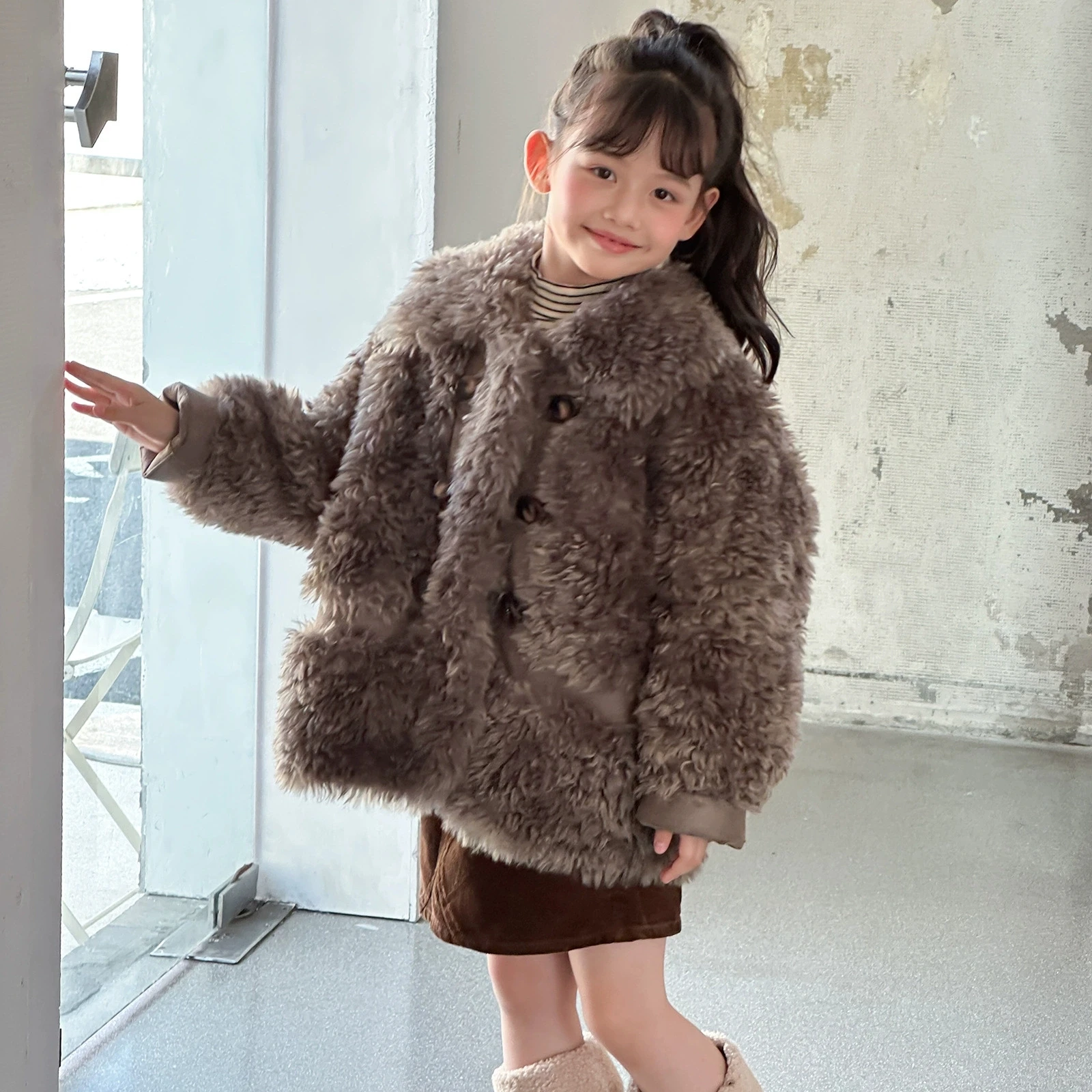 

Girls' Fur Coat 2025 New Winter Thick Warm Children's Fur Coat Medium Long Imitation Wool Suitable for Girls aged 5-12 RM301