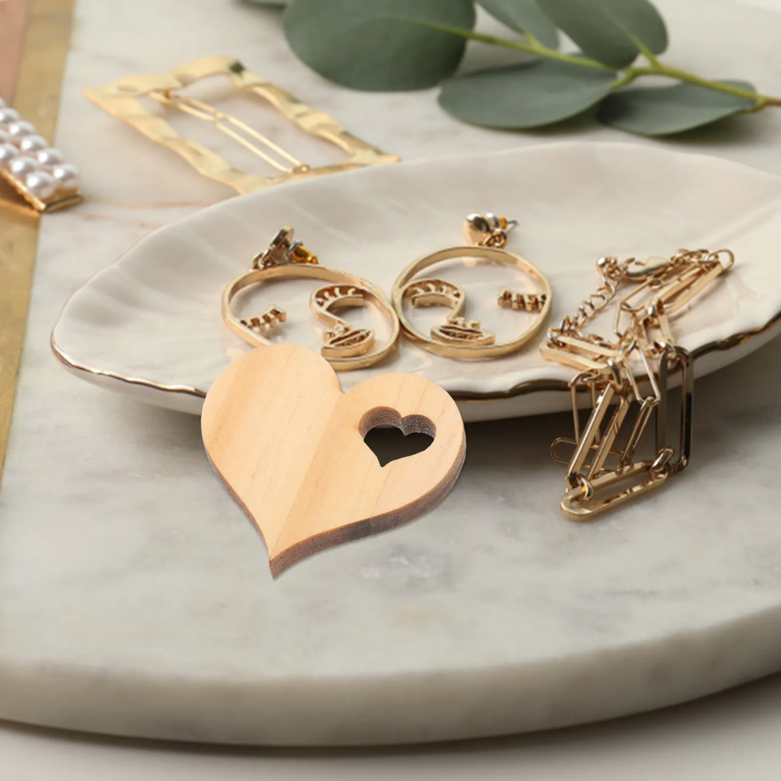 

50Pcs Heart Shape Wooden Slices Unfinished Wood Craft Pieces DIY Decor Wedding Holiday Valentine's Day Embellishments