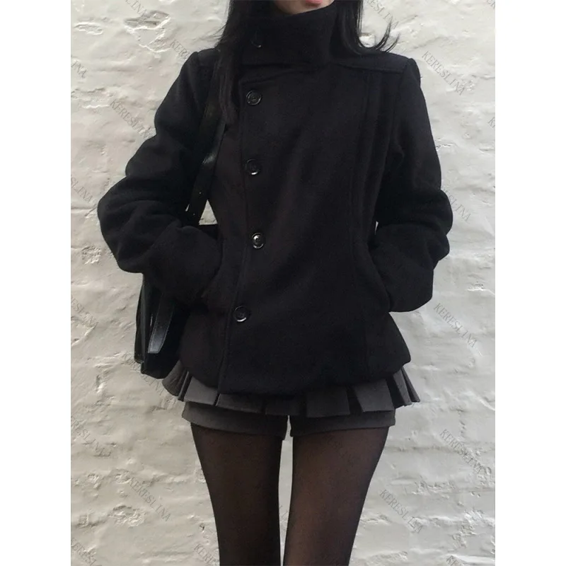 2026 Herbst- und Winterneuheit: Koreanischer College-Stil, dunkle, dicke Damen-Hoodie-Jacke mit Stehkragen und kurzen diagonalen Knöpfen – Detail 4