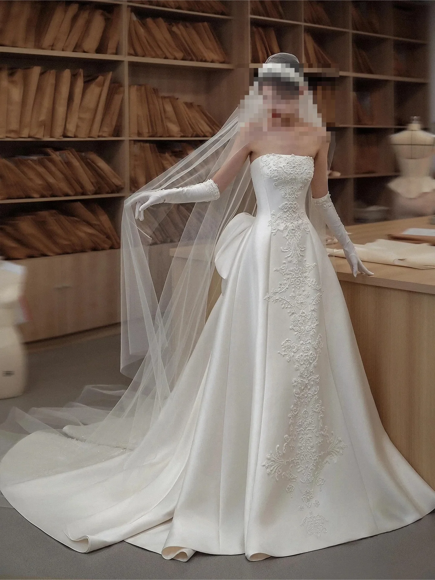 Customized 2026 Elegant Ivory Strapless Satin Wedding Dress Floral Applique Decor Lace Up Back Sweep Train Luxury Bridal Gown