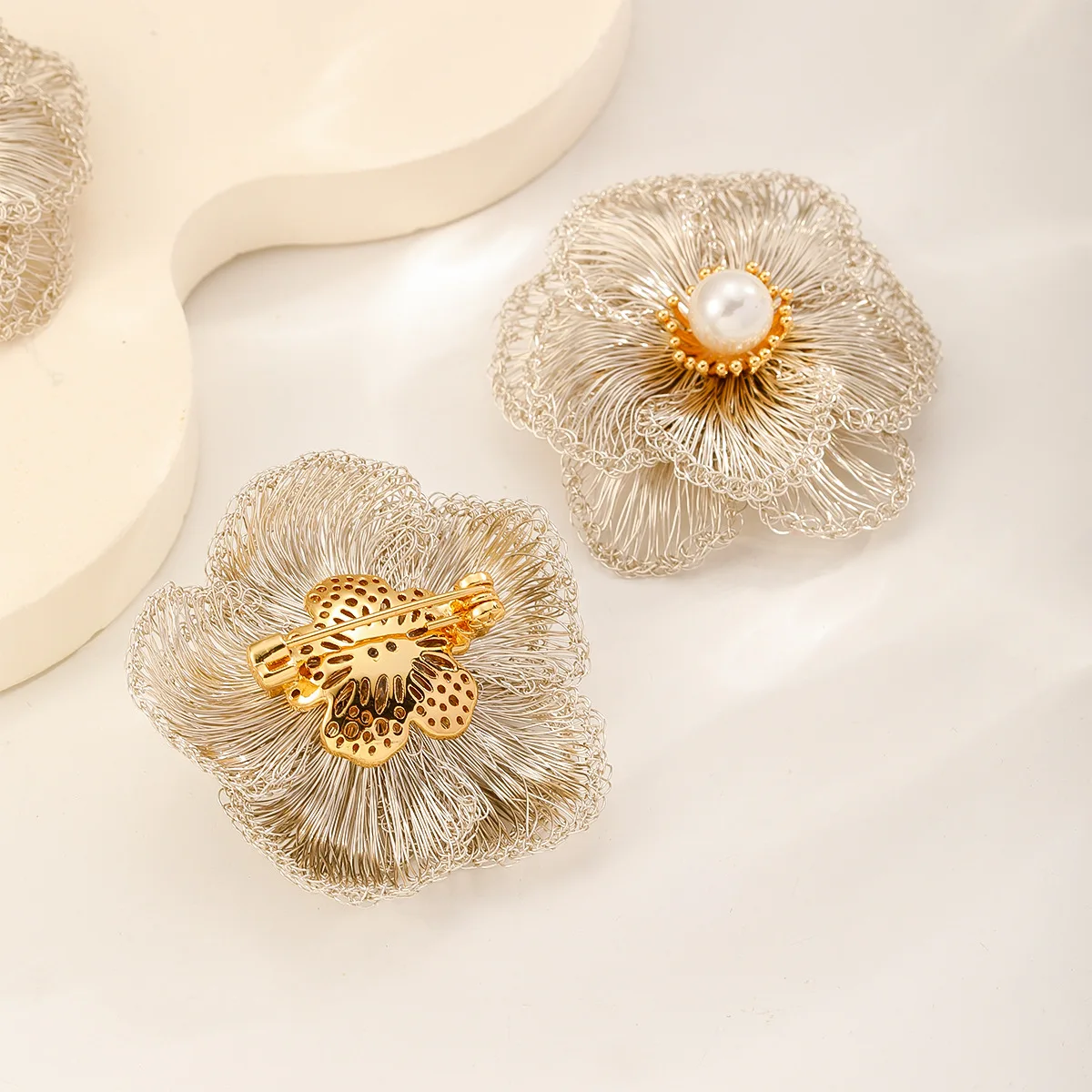 

Hand-Woven Chinese Style Brooch, Copper Wire Wrapping Art, Unisex Minimalist Corsage