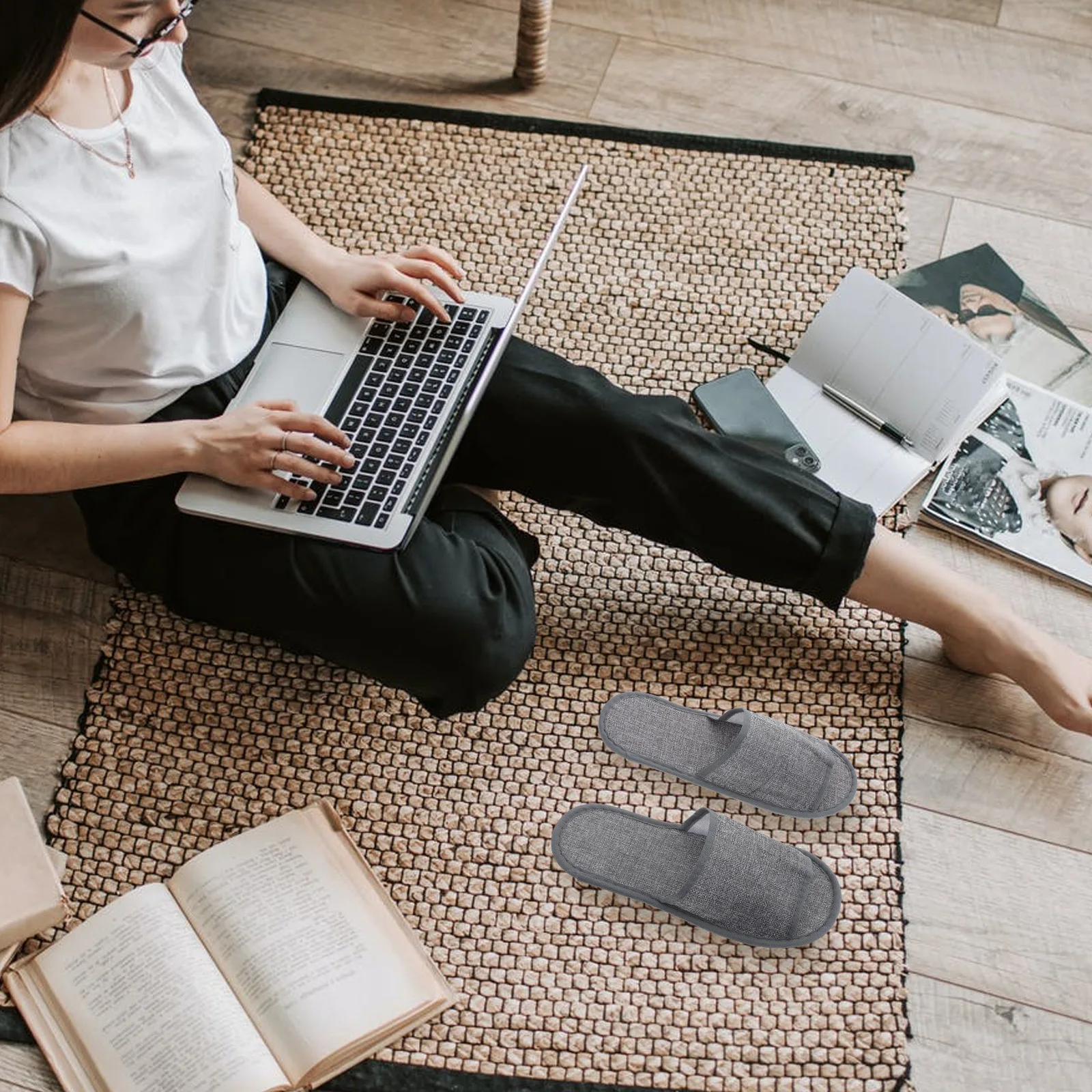 

Disposable Anti-Slip Travel Guest Slippers For Hotel Home Spa Use One-Time Indoor Footwear Convenient Non-Slip Slippers