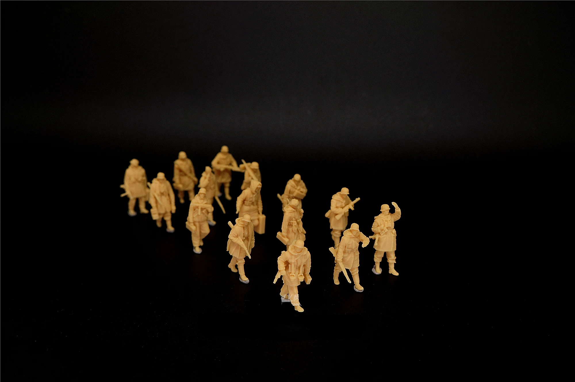 1/72 (German) Army Winter Marching Posture 15 Person Genome (Miniature Soldier)