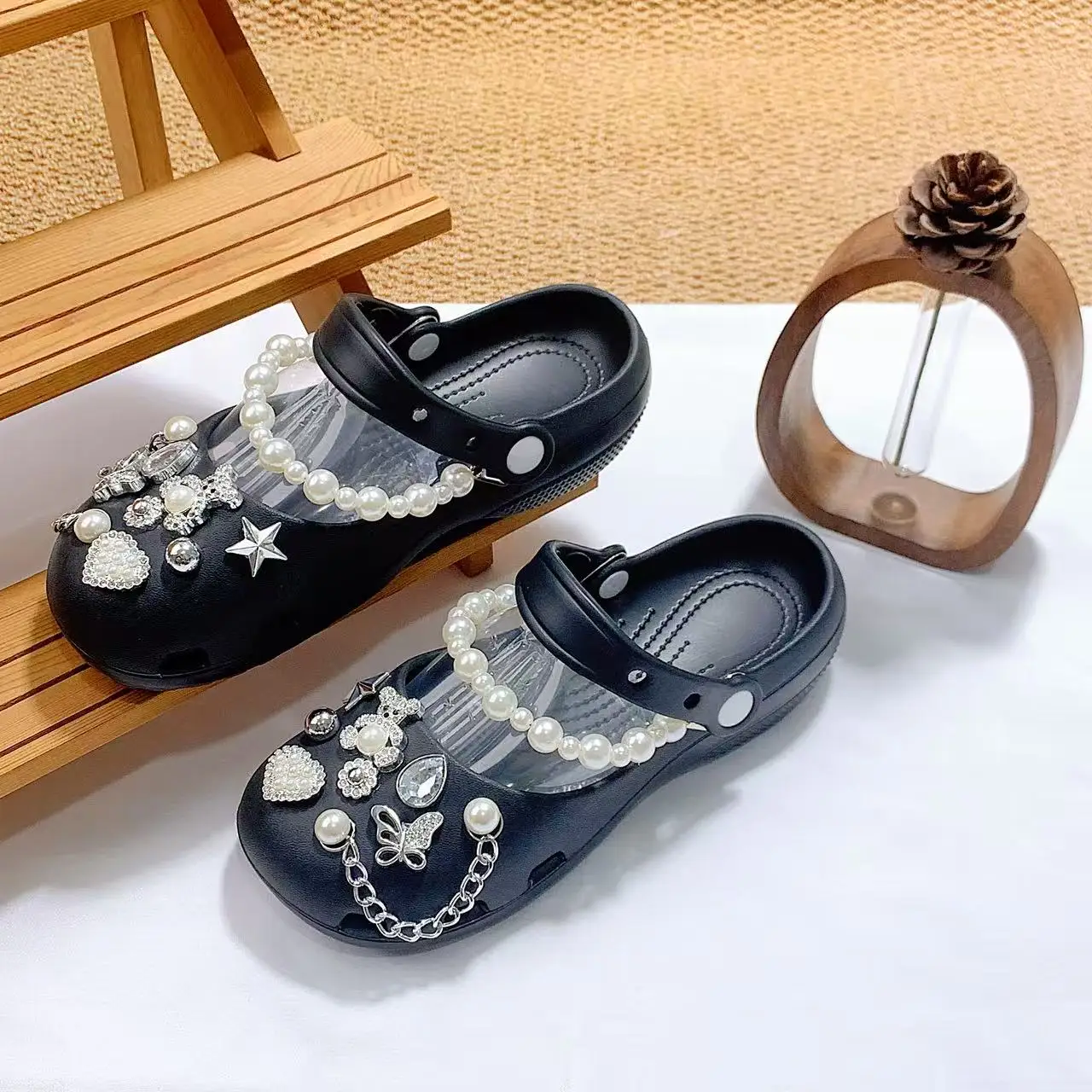 Mary Jane Clogs for Women, Closed-Toe Clogs, Ballet Clogs, Beach Shoes, Pearl Chain, Butterfly, Heart, Gemstone DIY Accessories, Sandals