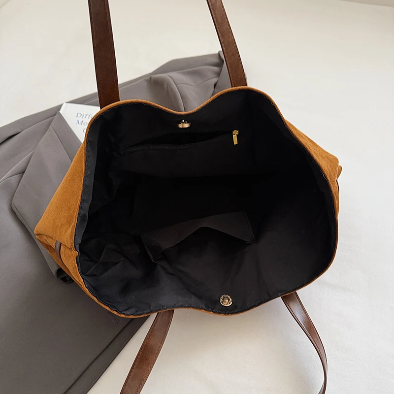 الجانب الأيسر المرأة سعة كبيرة فو الجلد المدبوغ حقيبة كتف 2025 الشتاء حمل حقيبة فاخرة مصمم الاتجاه العلامة التجارية حقائب اليد والمحافظ