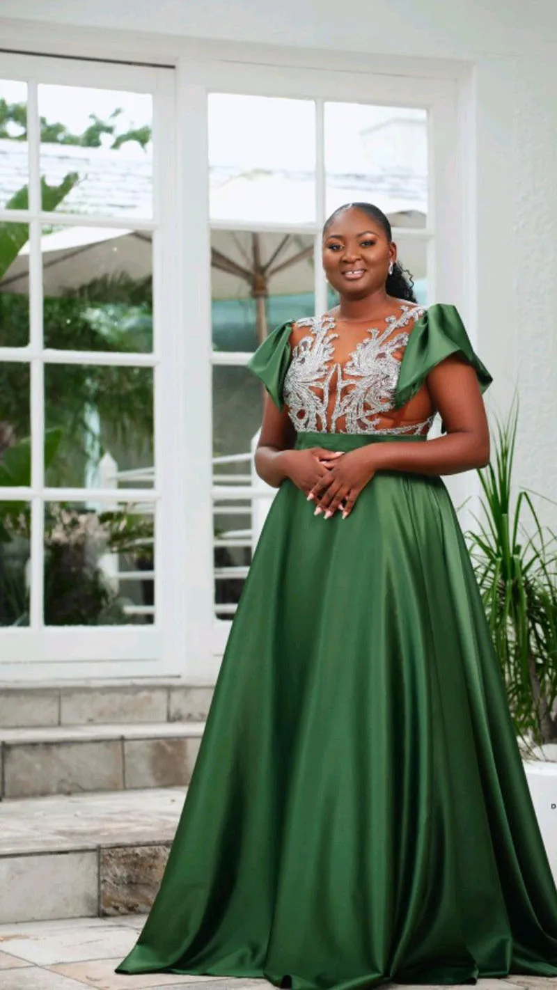 Green Plus Size Formal Party Dress A Line Evening Gowns Short Sleeves Black Girls Prom Dresses African Women Lace See Through