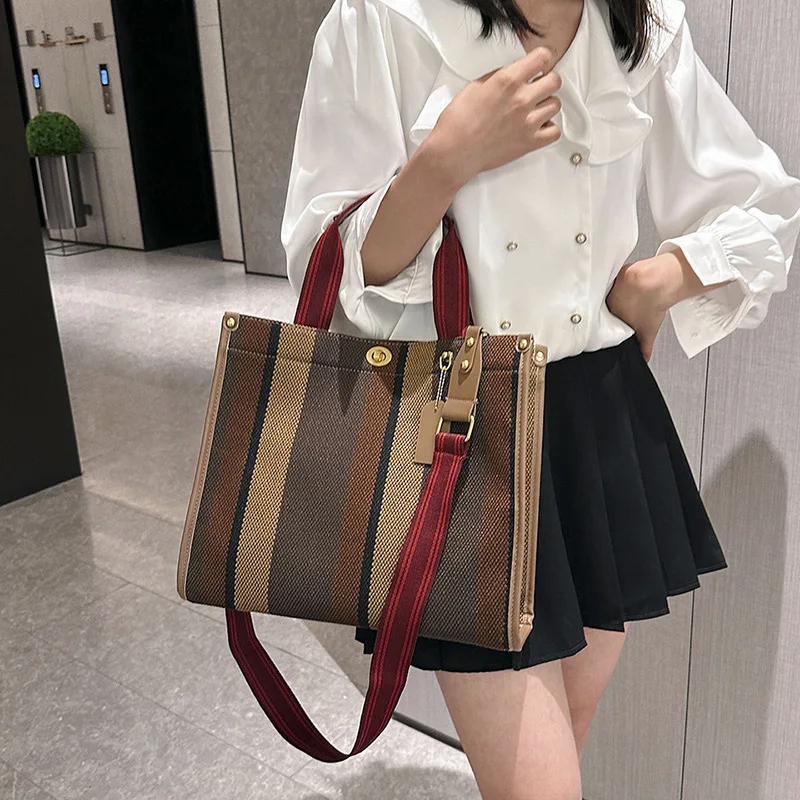 

New Tote Bag Female 2023 Carrying Bag Large Capacity Canvas Color Stripes Single Shoulder Crossbody Luxury Bag