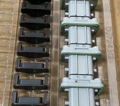 1 PZ/LOTTO MPS02-BSMA0240 24P Ampenolo MPS02BSMA0240