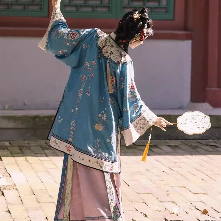 Daily Wear Hanfu Skirt for Women with Heavy Duty Embroidery and Horse Face Design