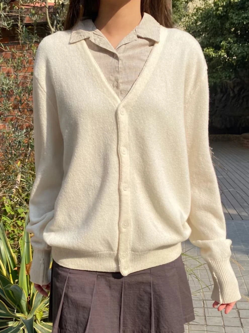 

Вязаный свитер, кардиган, женский осенний однотонный хлопковый трикотаж с v-образным вырезом и длинными рукавами, женский повседневный простой универсальный милый свитер, топ