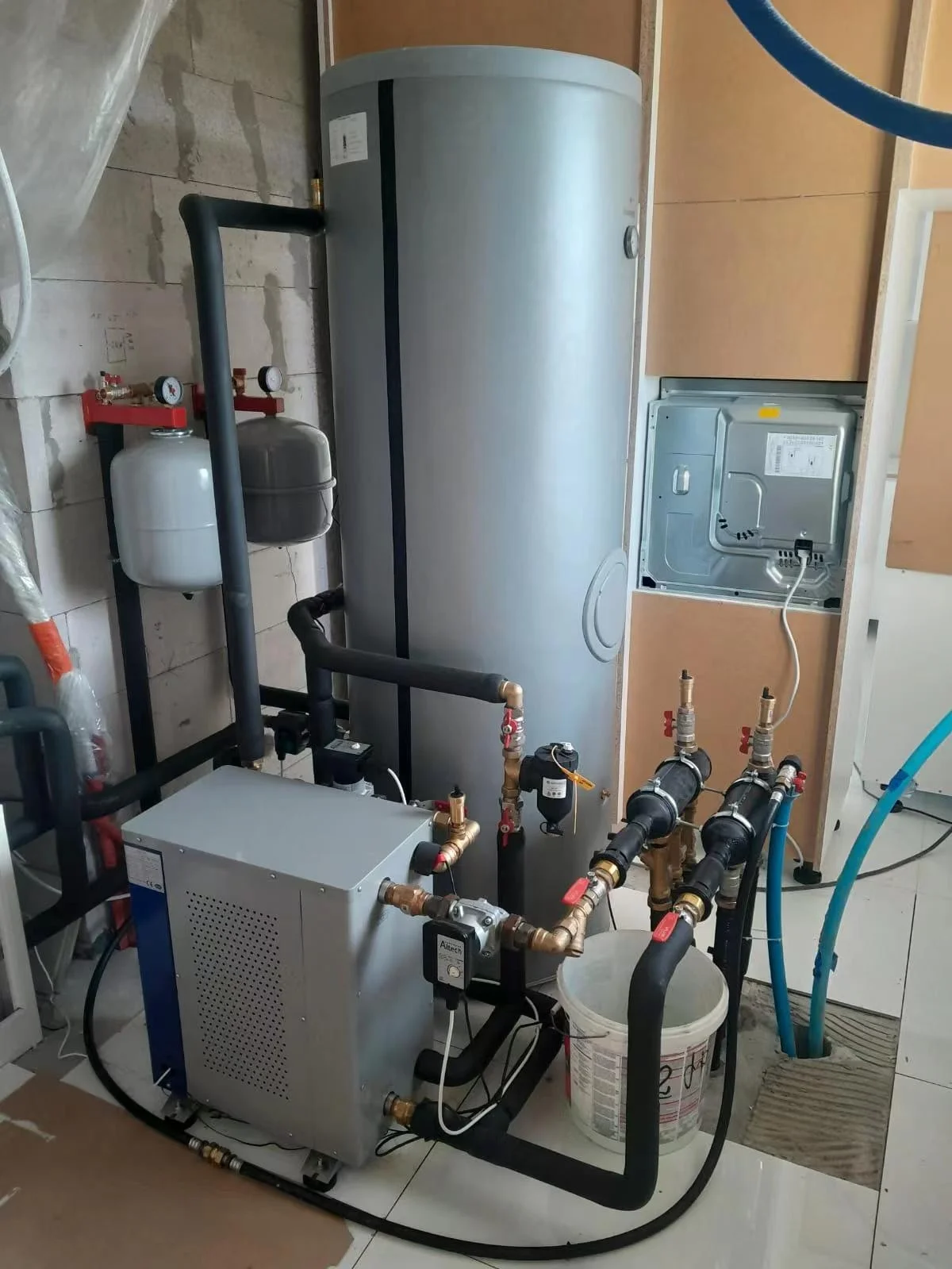Bomba de Calor Geotérmica de 7Kw (Aquecimento/Refrigeração) com Controlador Wi-Fi Silencioso