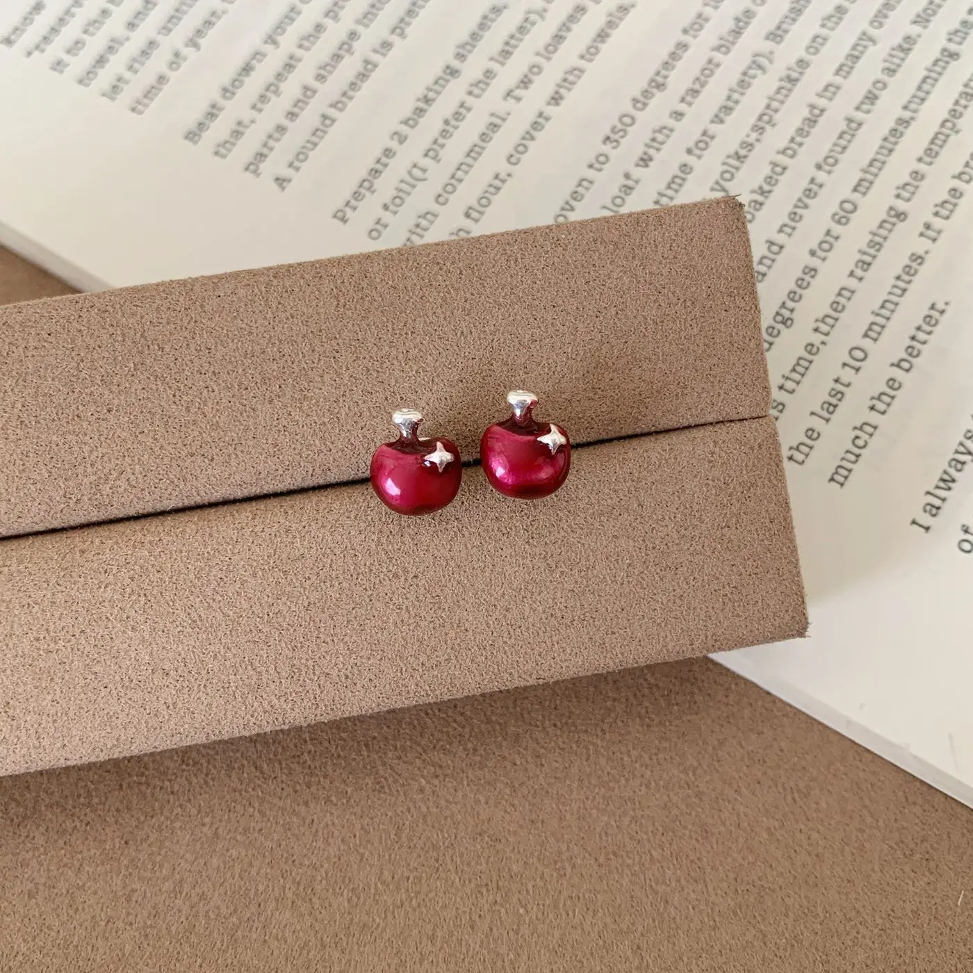 Unique Drawn Texture Gold Silver Red Apple Stud Earrings Women Silver Needle Design Compact Minimalist Stylish Versatile Earring