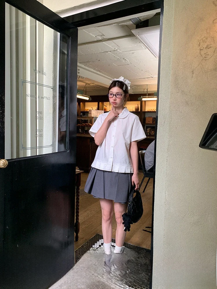 

Женская белая блузка Holid Map Miu College с кружевной отделкой, плиссировкой, коротким рукавом и воротником-куклой, универсальный топ для повседневной носки, прямого кроя.