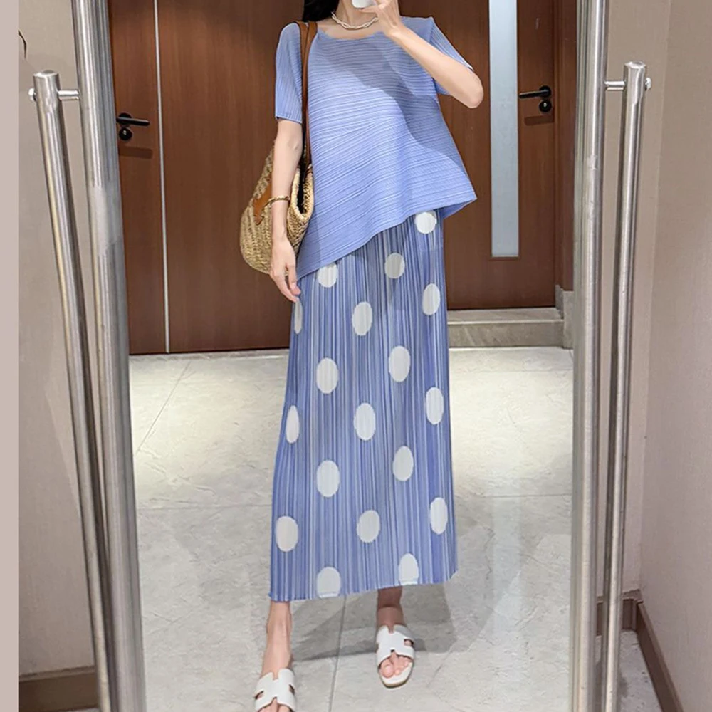 Summer new short-sleeved oblique T-shirt  polka dot pleated skirt wear a complete set of women's clothing