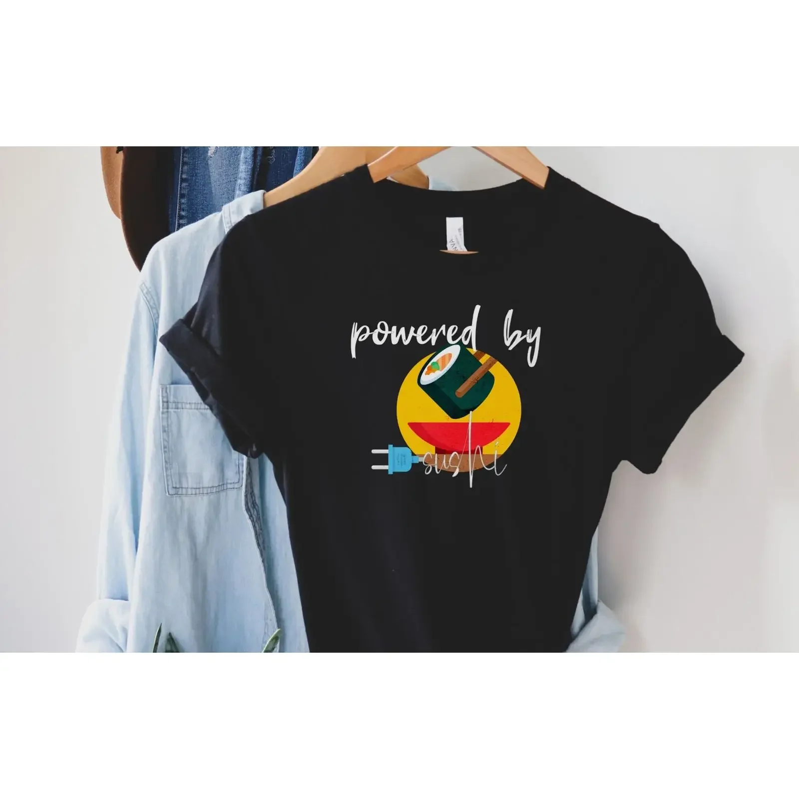 Powered by Sushi T-Shirt, Foodie Vintage-Stil, gewaschen, bequem, leicht im Streetwear-Stil, modischer Grafikdruck, dehnbar, atmungsaktiv, stilvoll