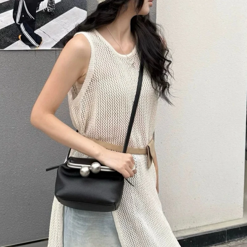 Minimalist Designer Kisslock Bag Women Soft Pebbled Leather Oversized Metal Ball Clasp Crossbody Bag Daily Commute Shoulder Bag