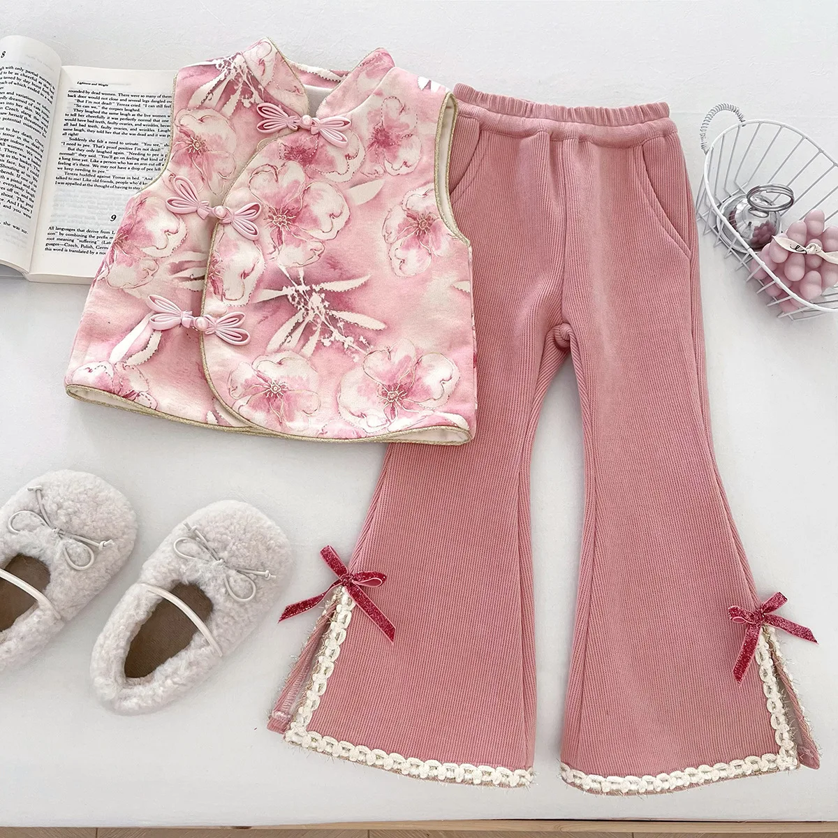 

2025 Winter Girls' New Chinese Embroidered Velvet Sleeveless Vest, Sweet Lace Pants Set for Children