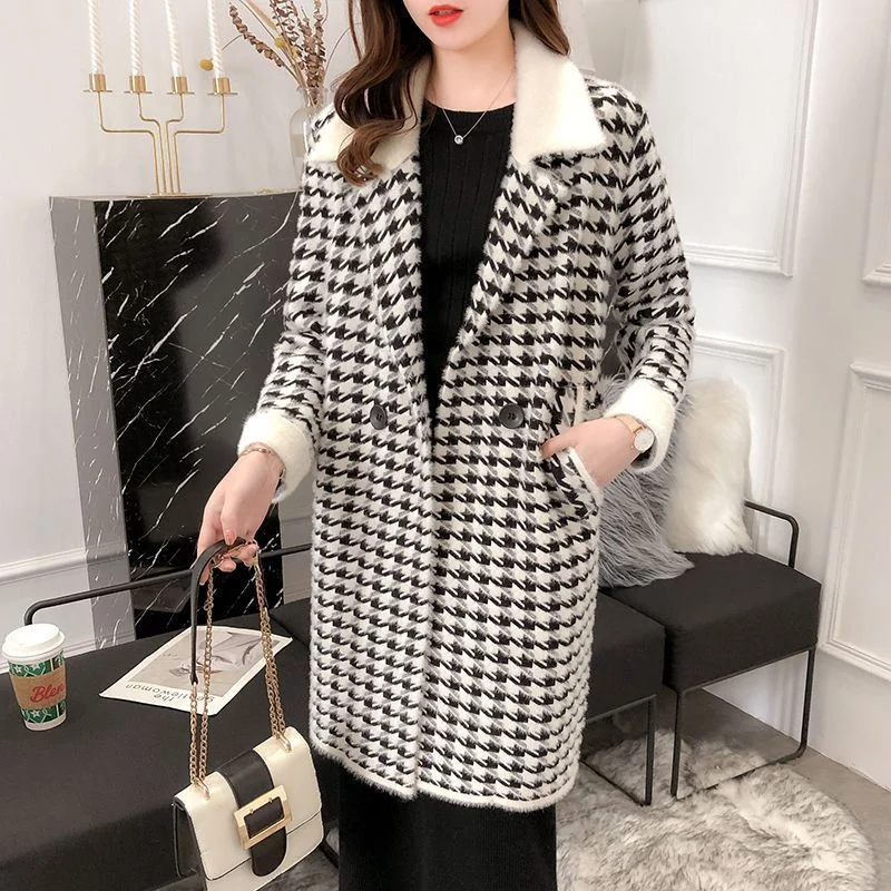 2023 New Autumn and Winter Horn Button Woolen Coat Women\'s Plaid Thickened Hooded Woolen Coat Mid-Length Over-the-knee All-match