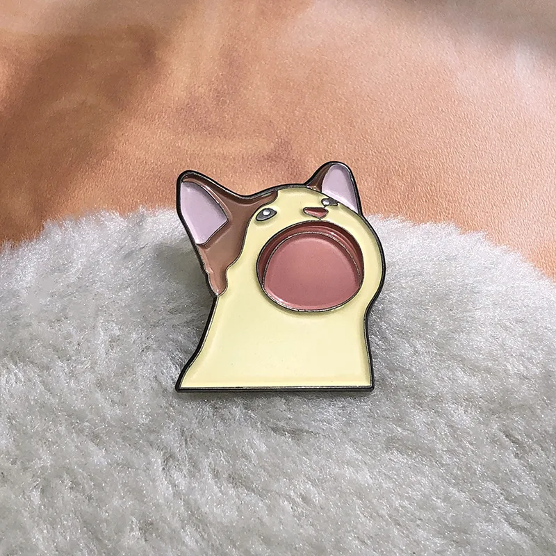 Broche de animales de dibujos animados, lindo gatito, boca abierta, insignia de Metal, pequeño regalo, broches al por mayor para ropa, mochila, accesorios, Pin para gorra